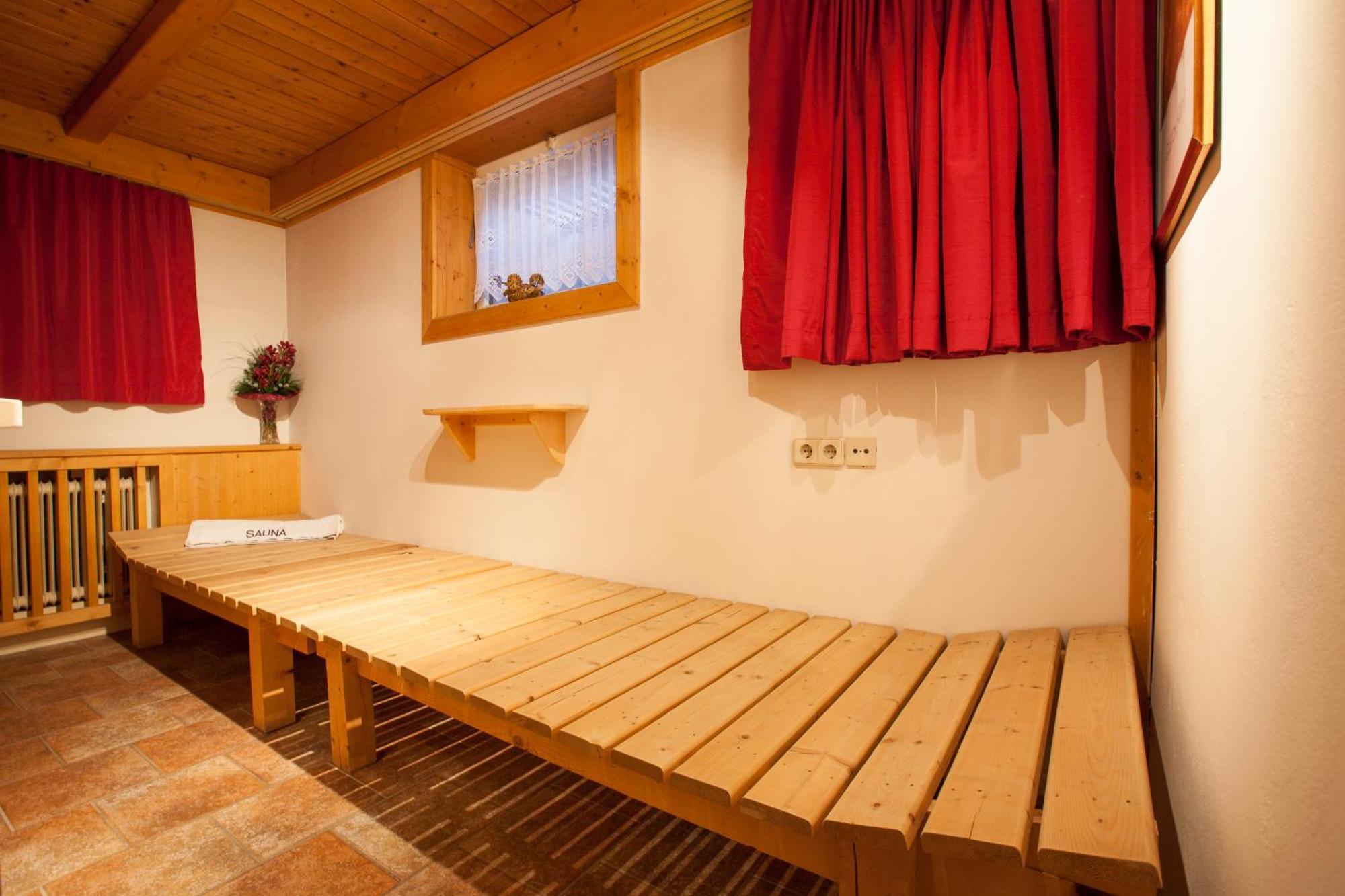 Haus Steinbock Bed & Breakfast Neustift im Stubaital Exterior photo