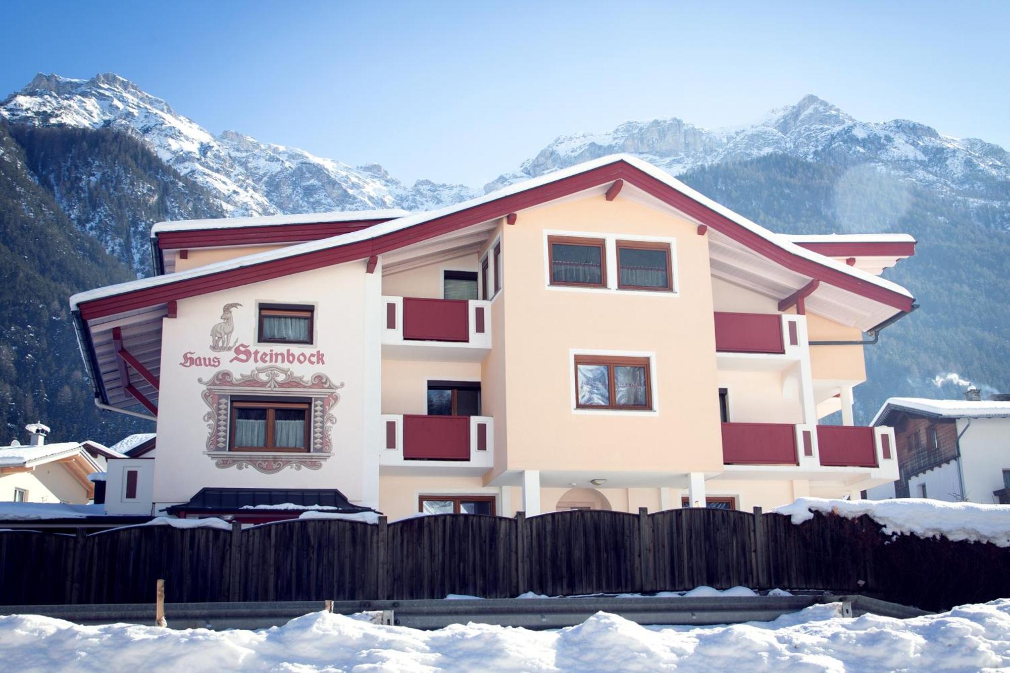 Haus Steinbock Bed & Breakfast Neustift im Stubaital Exterior photo