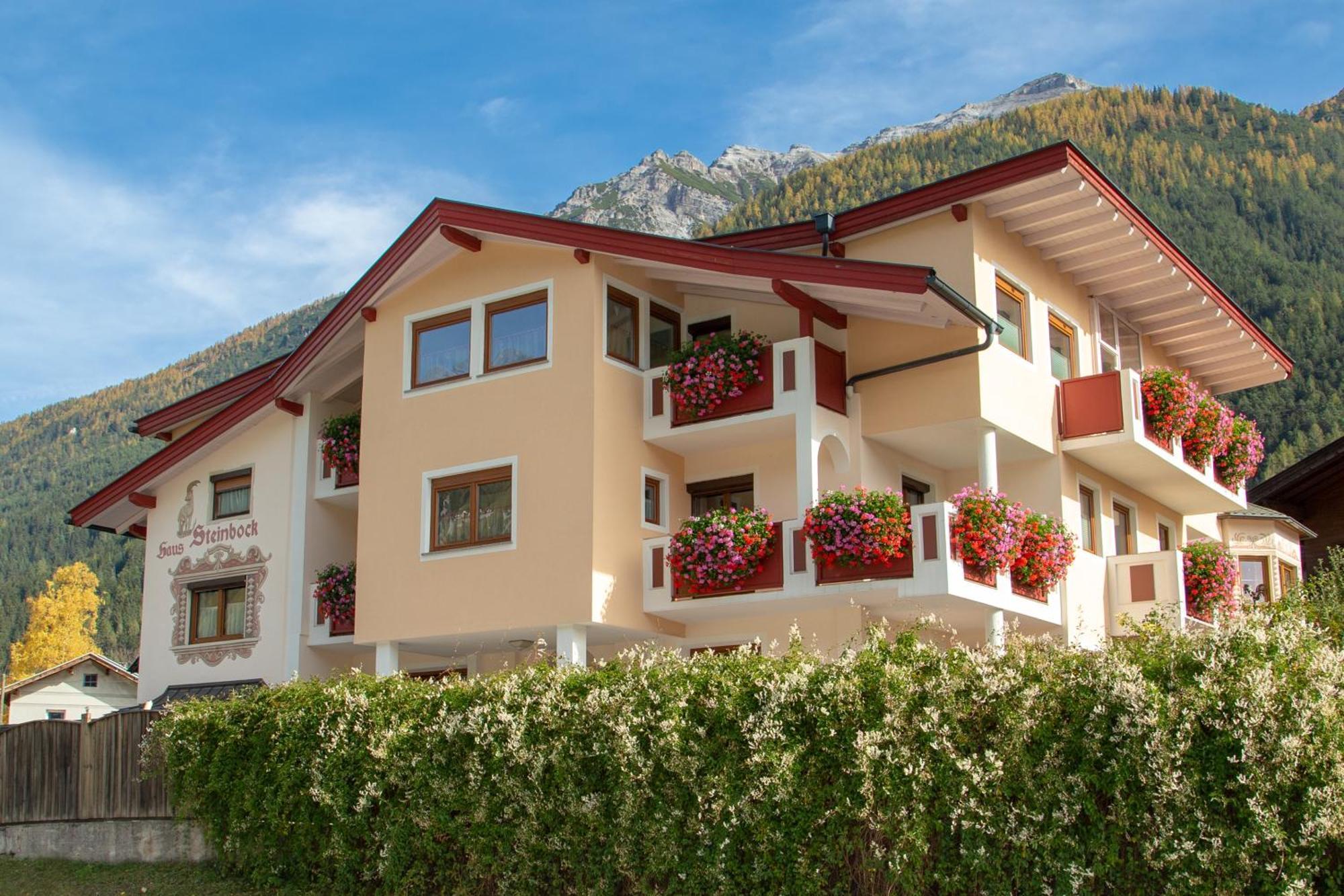 Haus Steinbock Bed & Breakfast Neustift im Stubaital Exterior photo