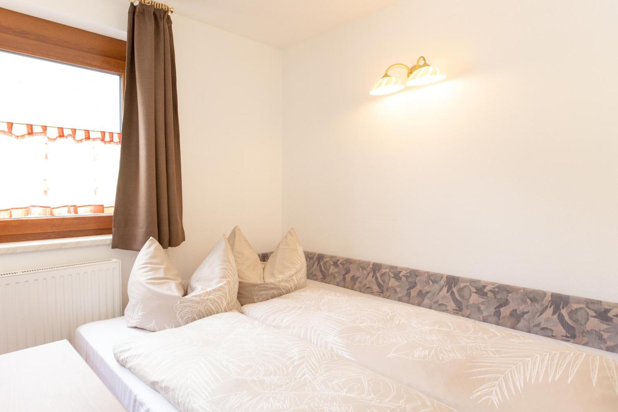 Haus Steinbock Bed & Breakfast Neustift im Stubaital Exterior photo