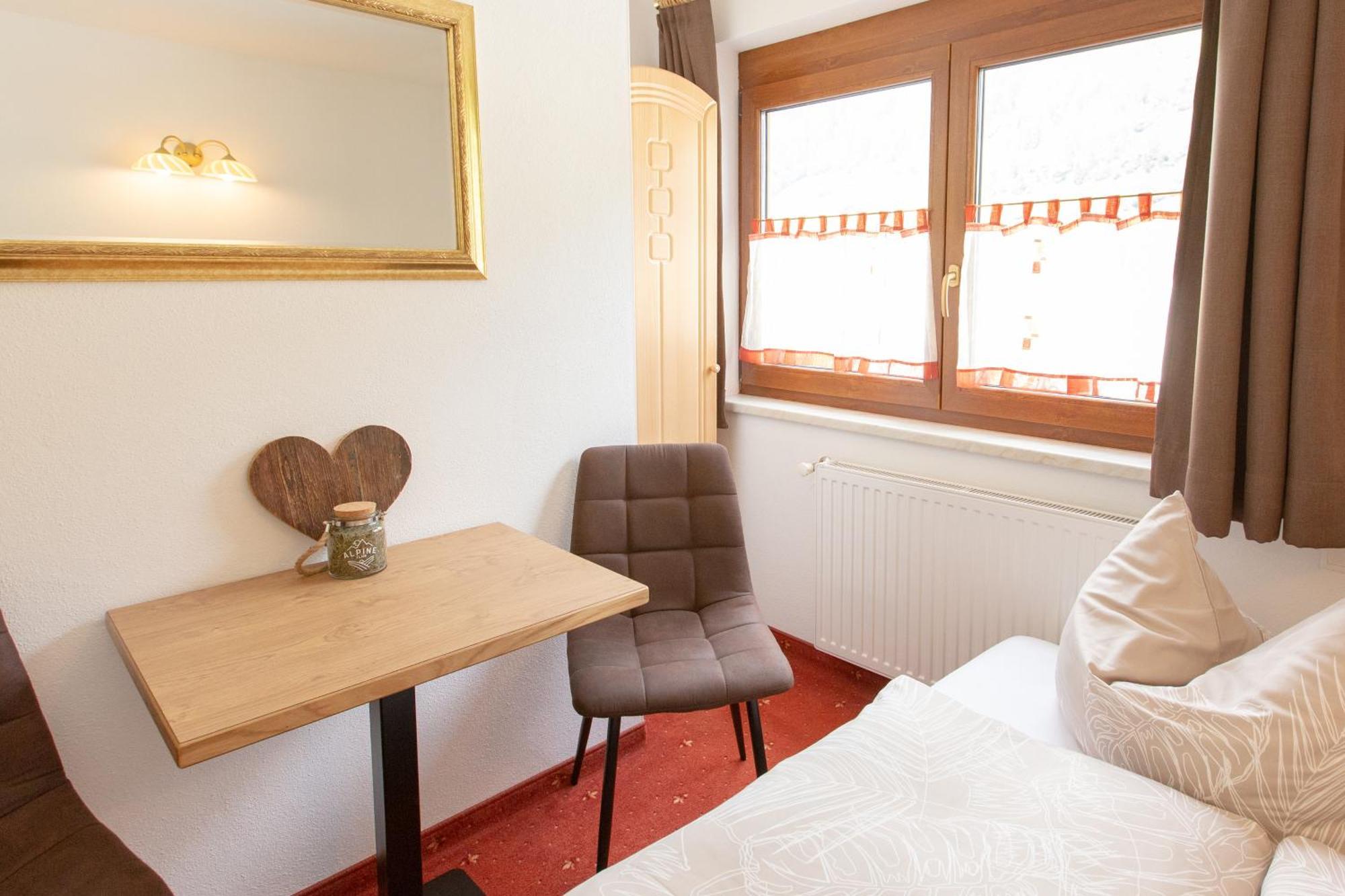 Haus Steinbock Bed & Breakfast Neustift im Stubaital Exterior photo