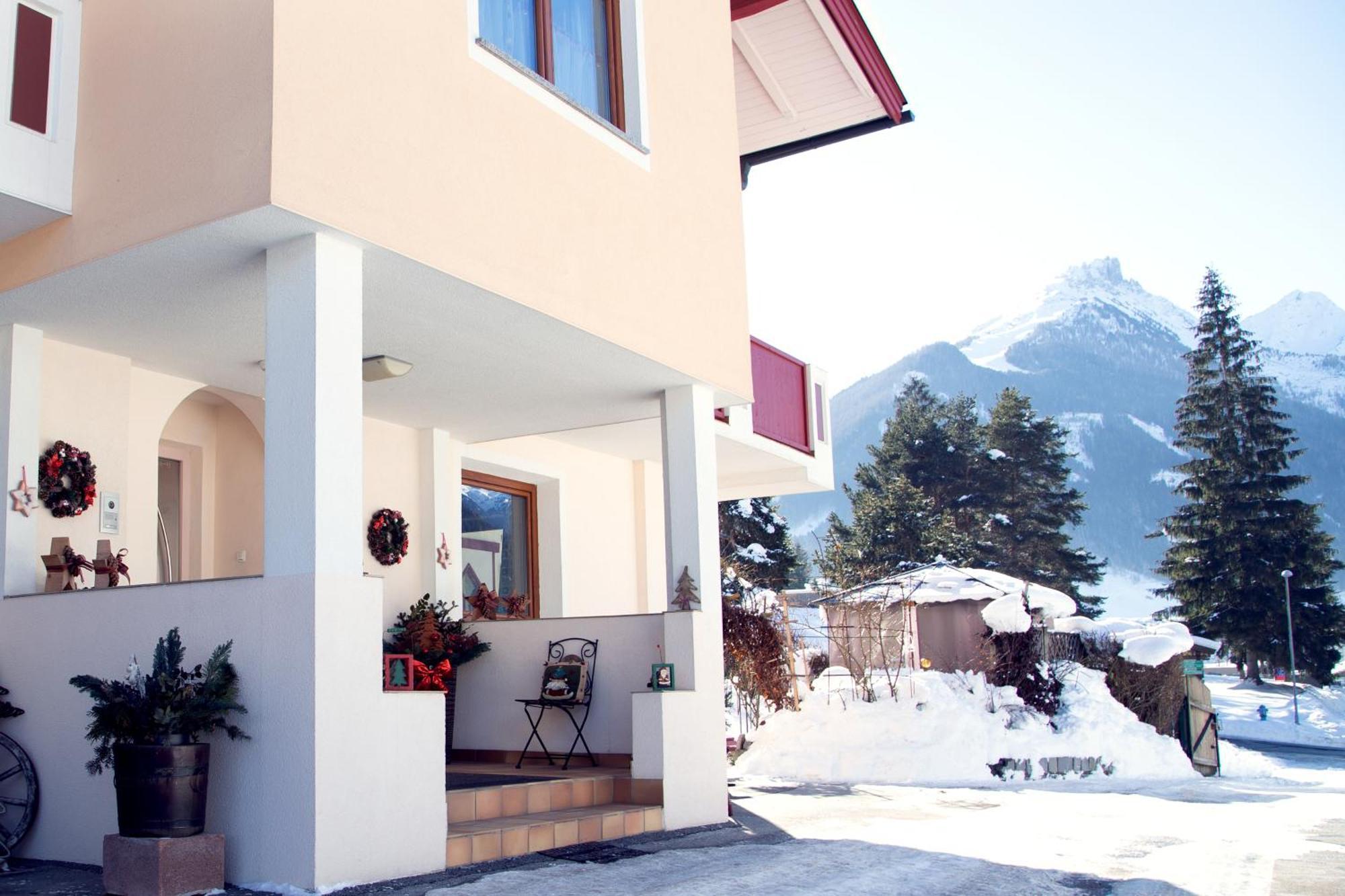 Haus Steinbock Bed & Breakfast Neustift im Stubaital Exterior photo