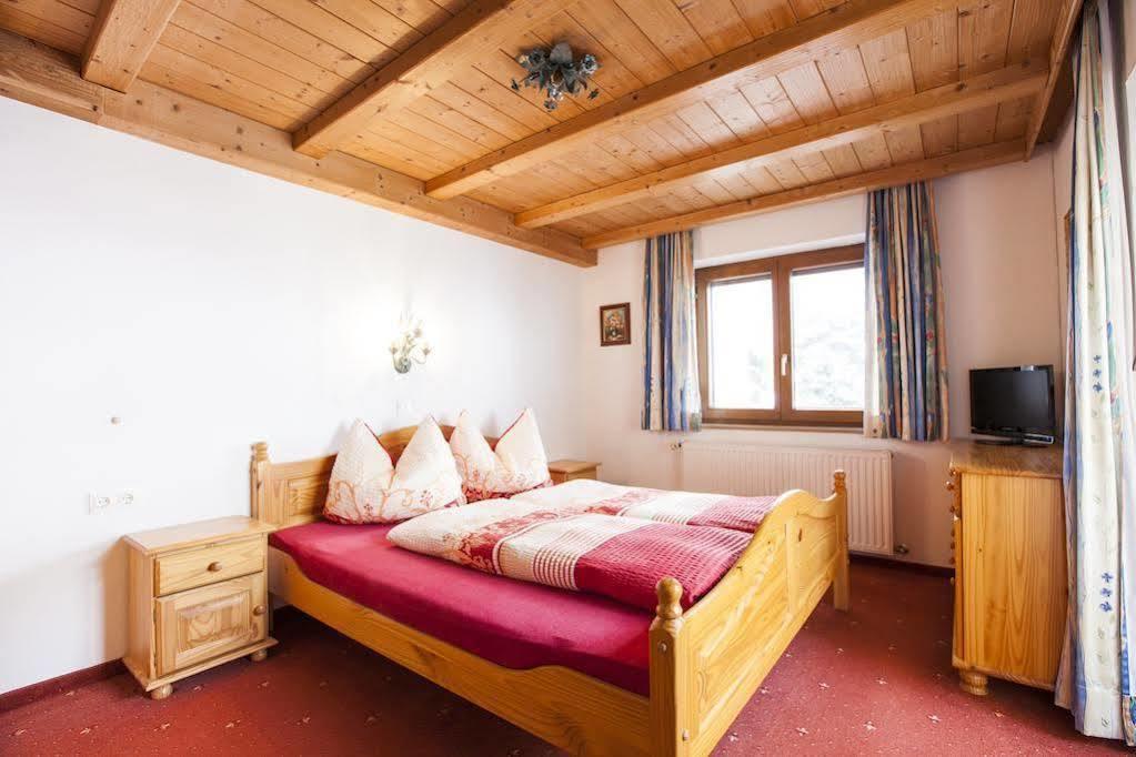 Haus Steinbock Bed & Breakfast Neustift im Stubaital Exterior photo