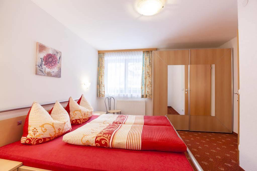 Haus Steinbock Bed & Breakfast Neustift im Stubaital Exterior photo