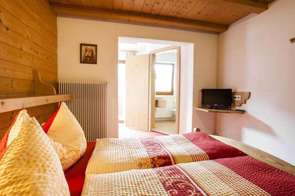 Haus Steinbock Bed & Breakfast Neustift im Stubaital Exterior photo
