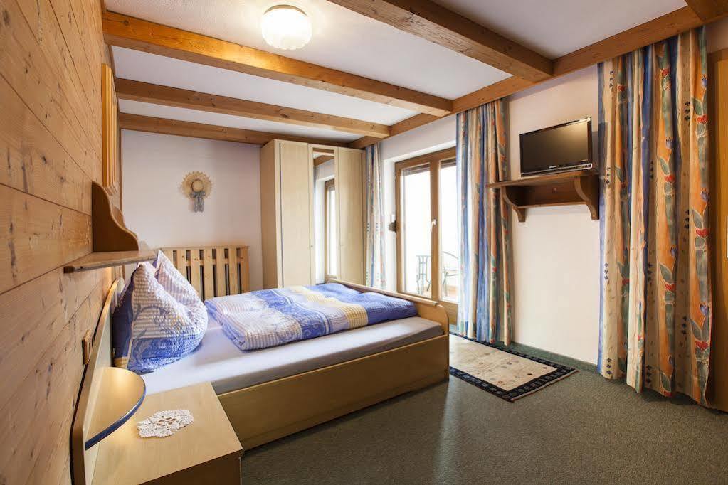 Haus Steinbock Bed & Breakfast Neustift im Stubaital Exterior photo
