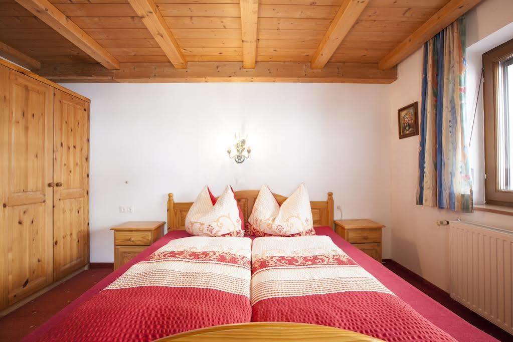 Haus Steinbock Bed & Breakfast Neustift im Stubaital Exterior photo