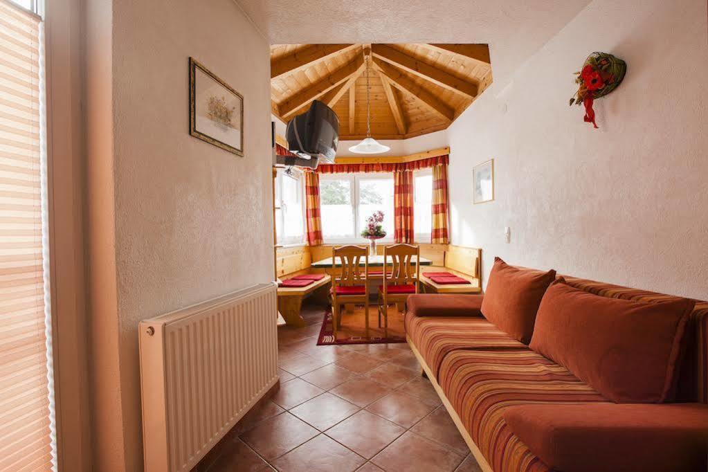 Haus Steinbock Bed & Breakfast Neustift im Stubaital Exterior photo