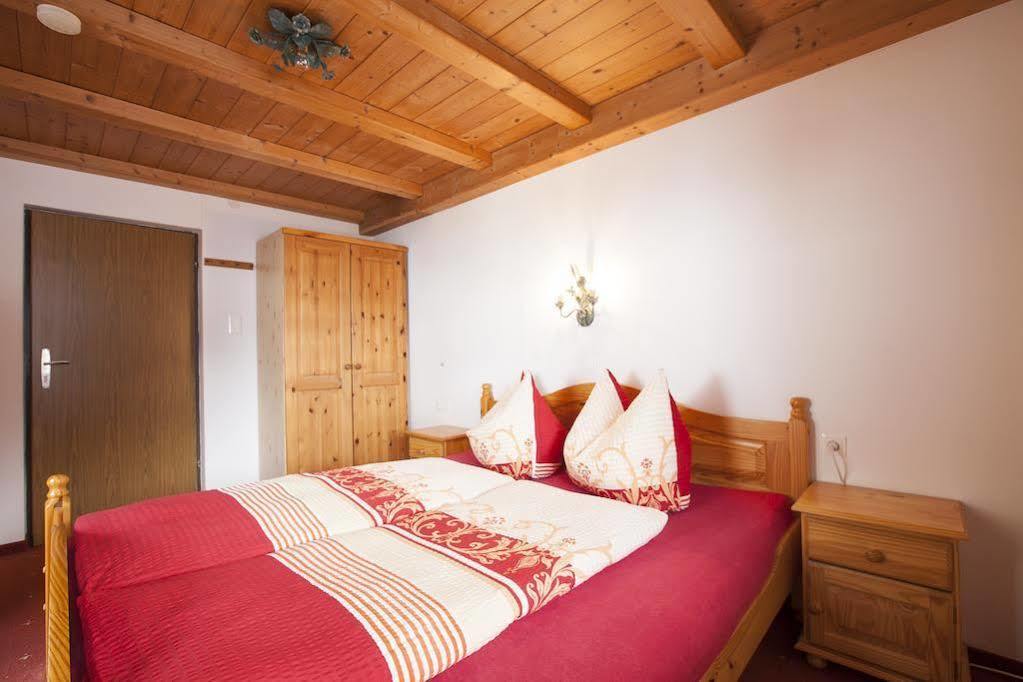 Haus Steinbock Bed & Breakfast Neustift im Stubaital Exterior photo